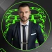 Slot visual con energía de neón, enfoque moderno y temática de premio instantáneo.